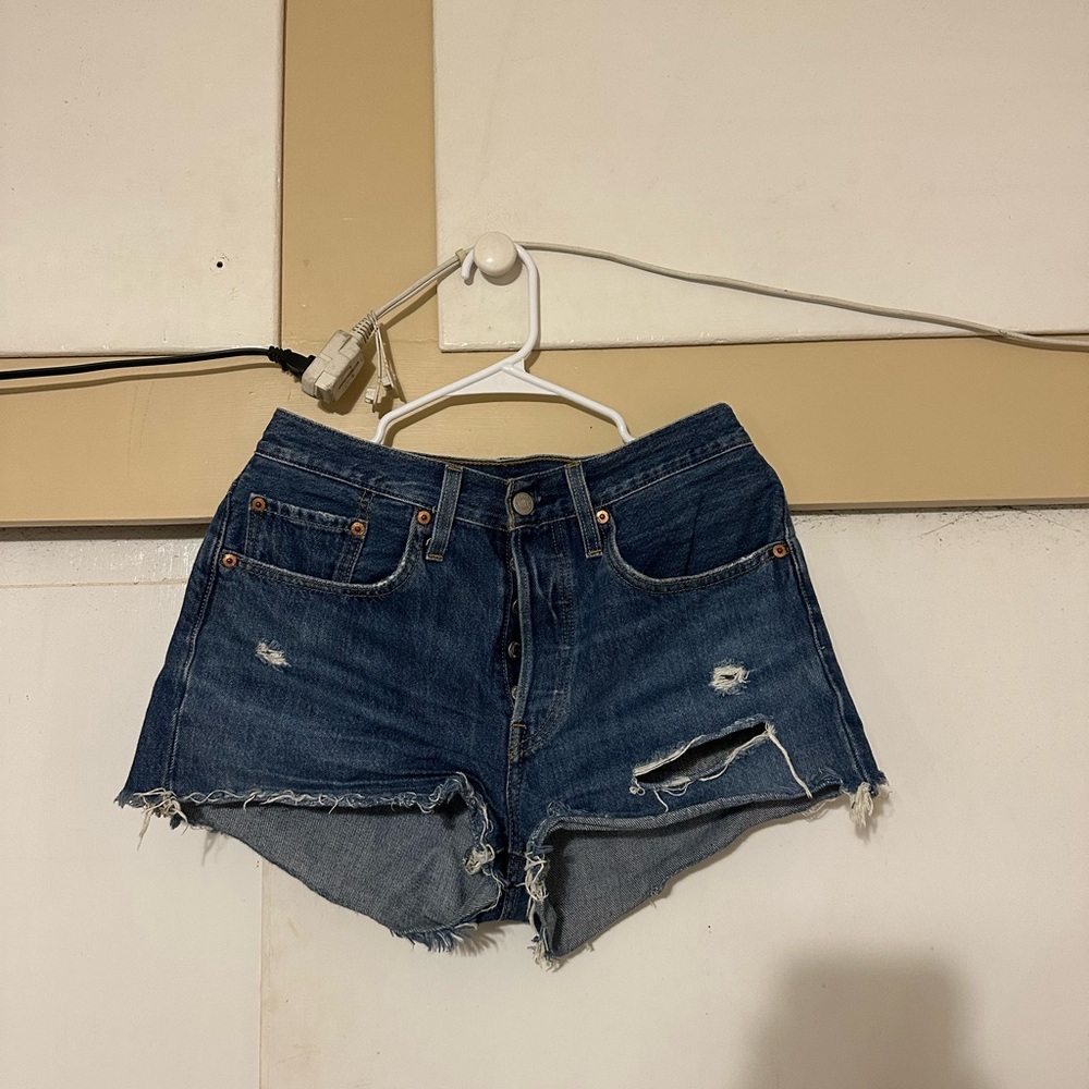 Levi blue shorts 501